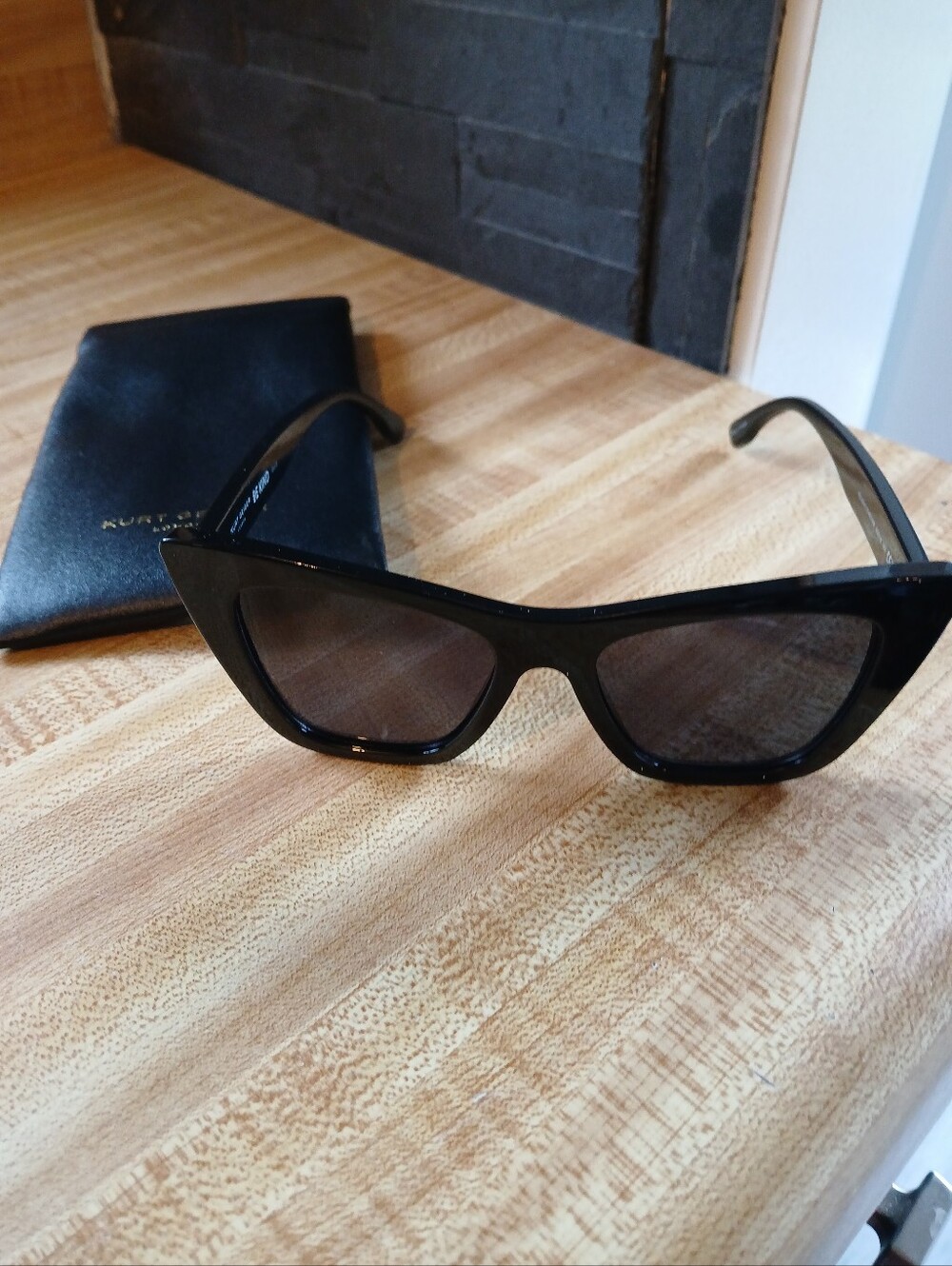 Kurt Geiger NWT Black Cat Eye Sunglasaes & Case